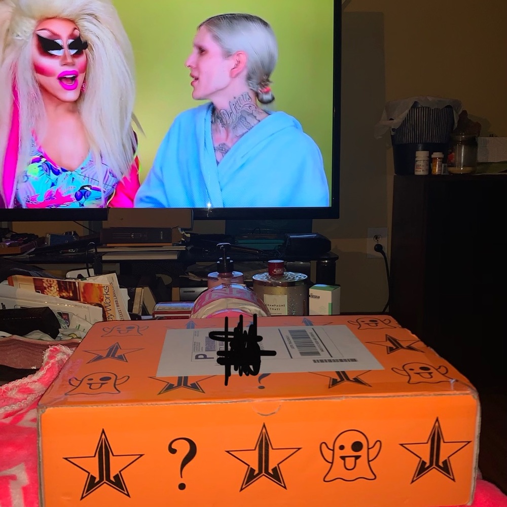 JS Halloween Deluxe Mystery Box Excepting Offers